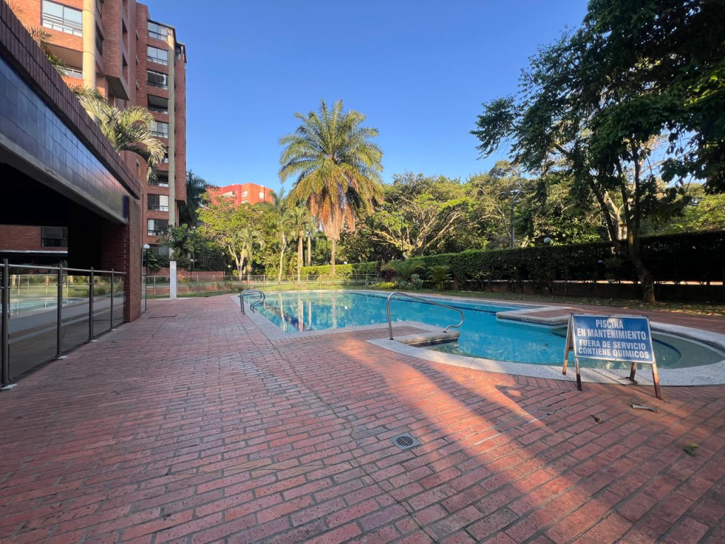 Apartamento En Arriendo - Ciudad Jardín, Cali