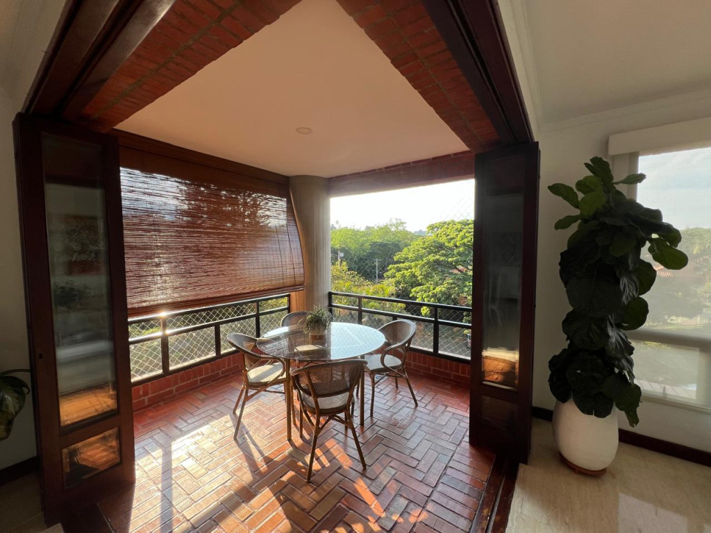 Apartamento En Arriendo - Ciudad Jardín, Cali