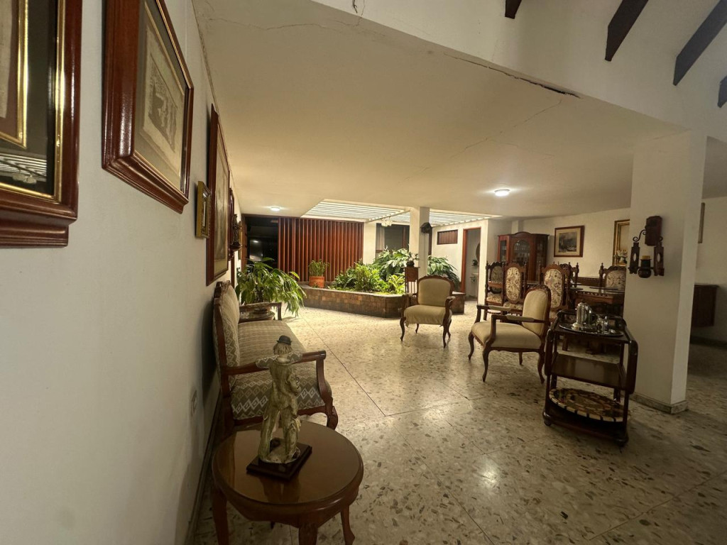 Casa En Venta - Urbanización La Flora, Cali