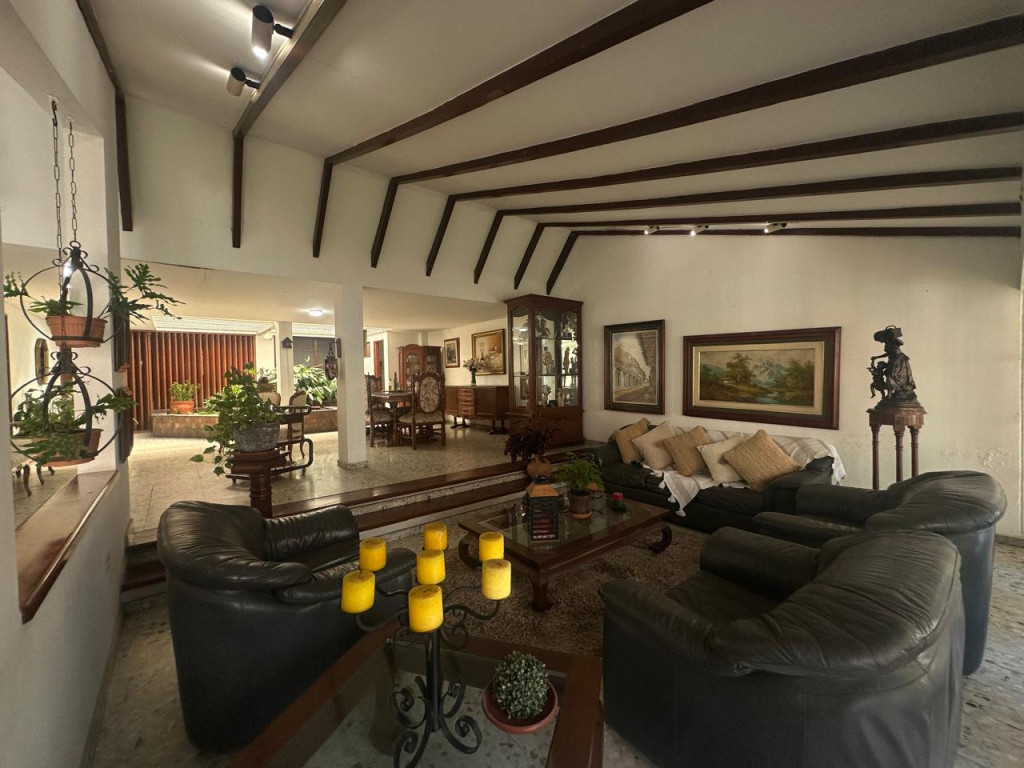 Casa En Venta - Urbanización La Flora, Cali