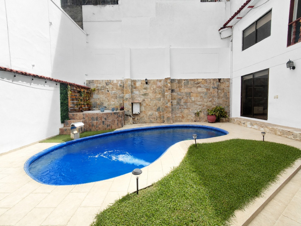 Casa En Venta - Mameyal, Cali
