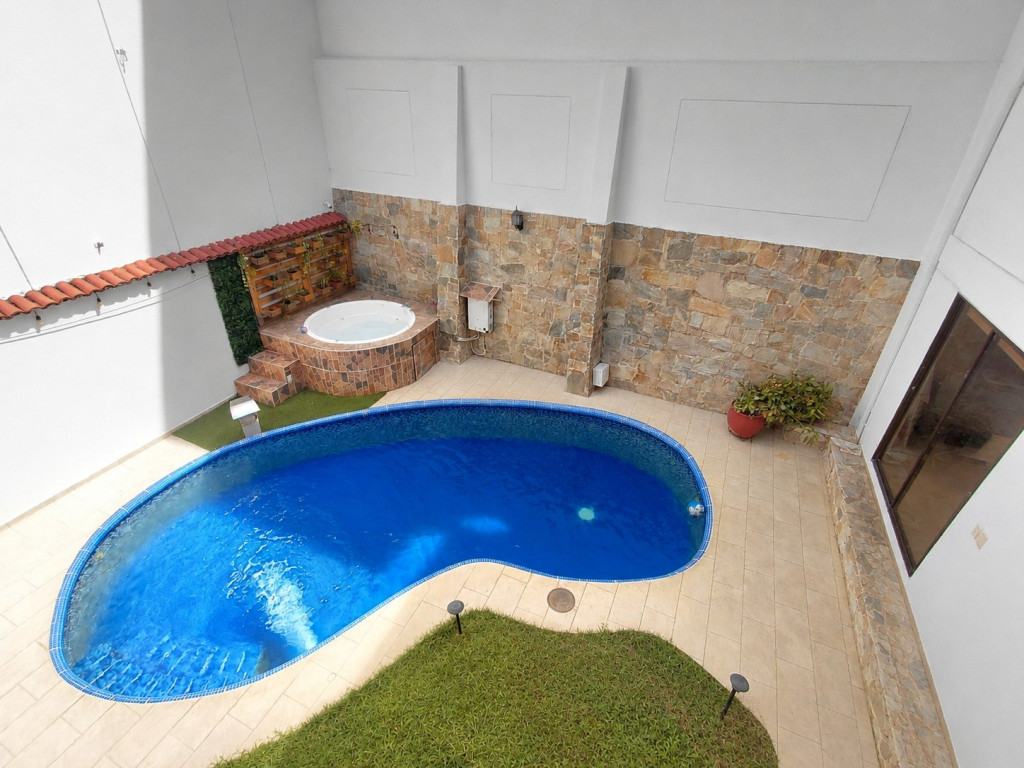 Casa En Venta - Mameyal, Cali