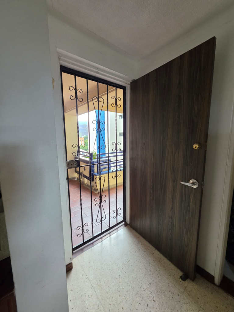Apartamento En Venta - El Refugio, Cali