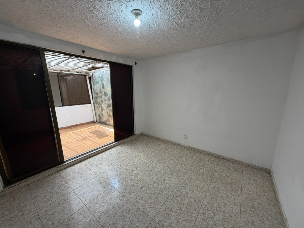 Casas Con Local En Arriendo - Urbanización La Flora, Cali