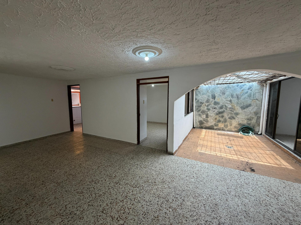 Casas Con Local En Arriendo - Urbanización La Flora, Cali