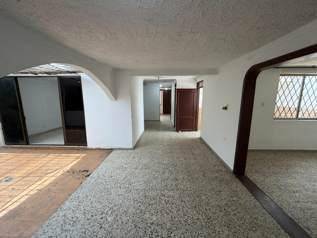 Casas Con Local En Arriendo - Urbanización La Flora, Cali