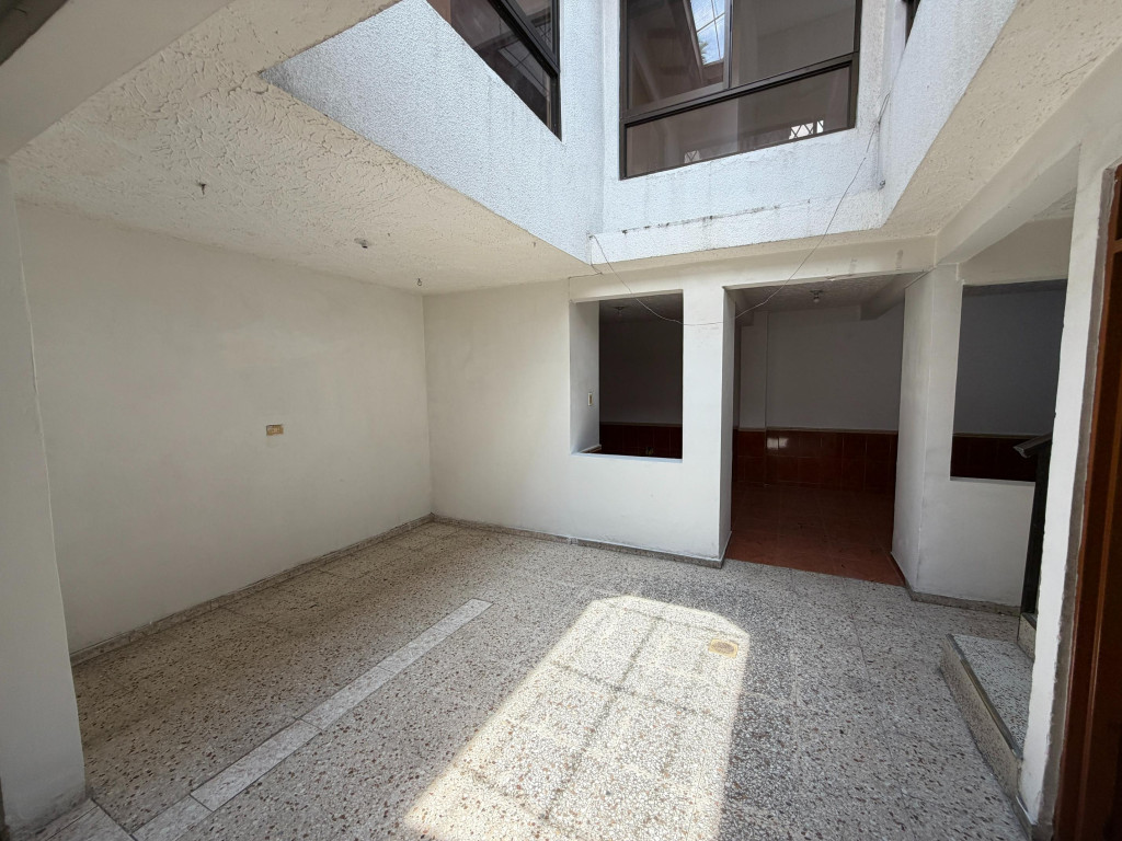 Casas Con Local En Arriendo - Urbanización La Flora, Cali