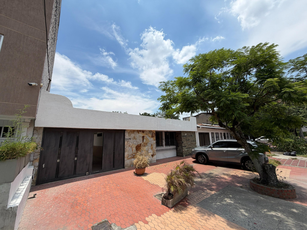 Casas Con Local En Arriendo - Urbanización La Flora, Cali