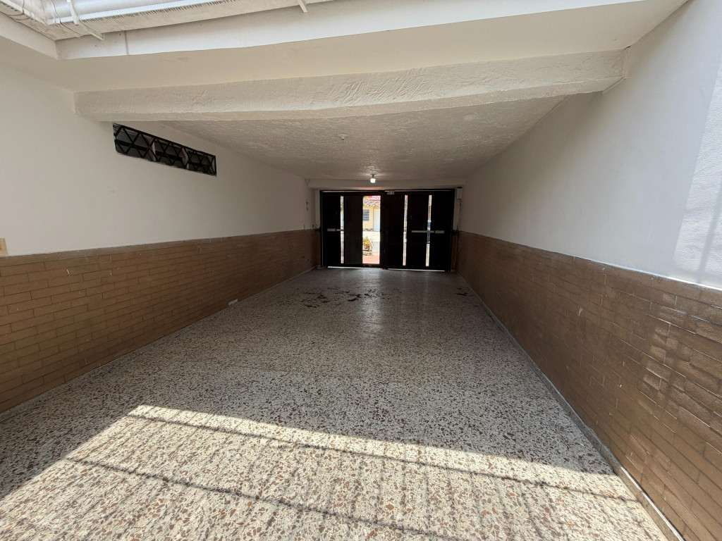 Casas Con Local En Arriendo - Urbanización La Flora, Cali