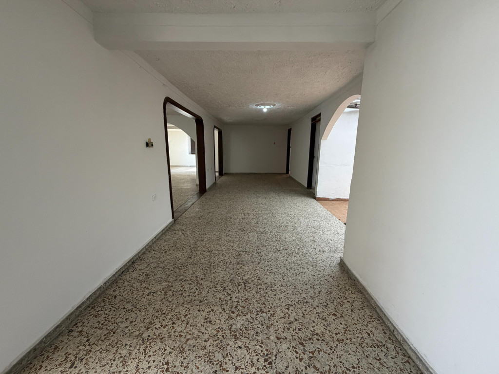 Comercial (Casa Para Comercio) En Arriendo - Urbanización La Flora, Cali