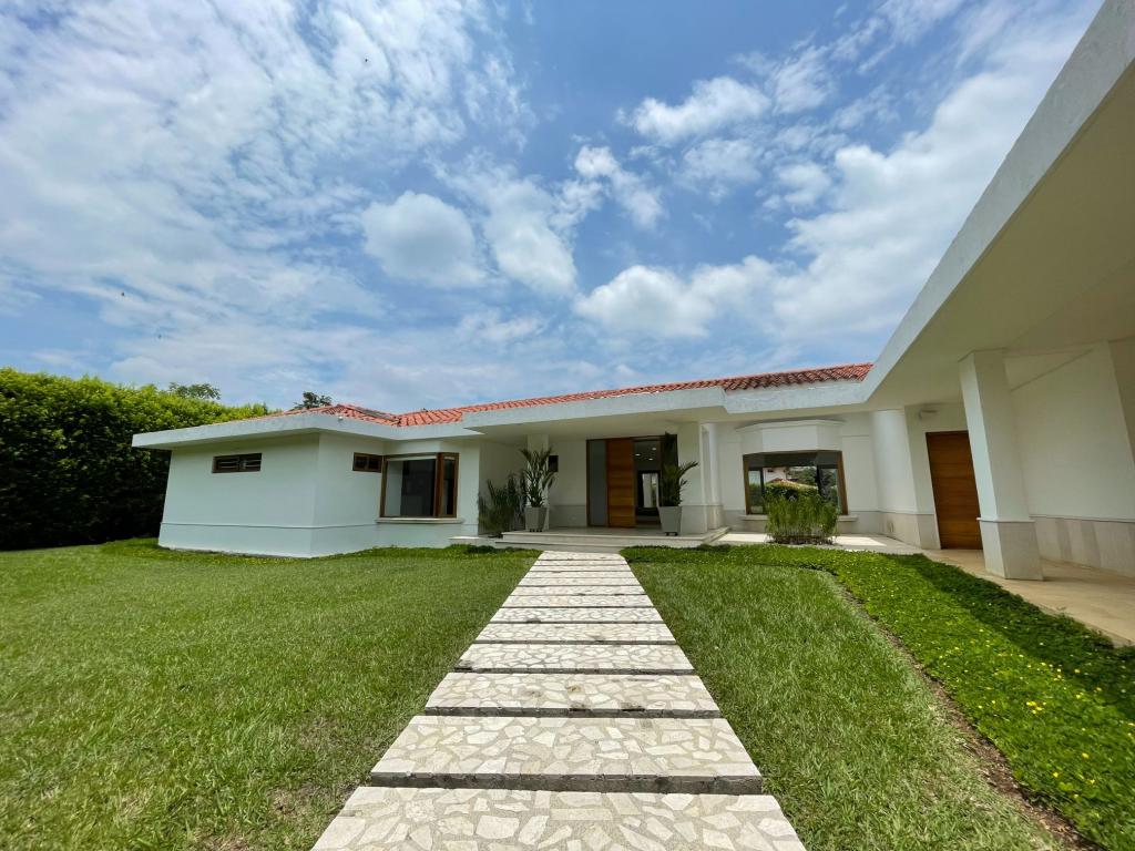 Casa Campestre En Arriendo - Pance, Cali
