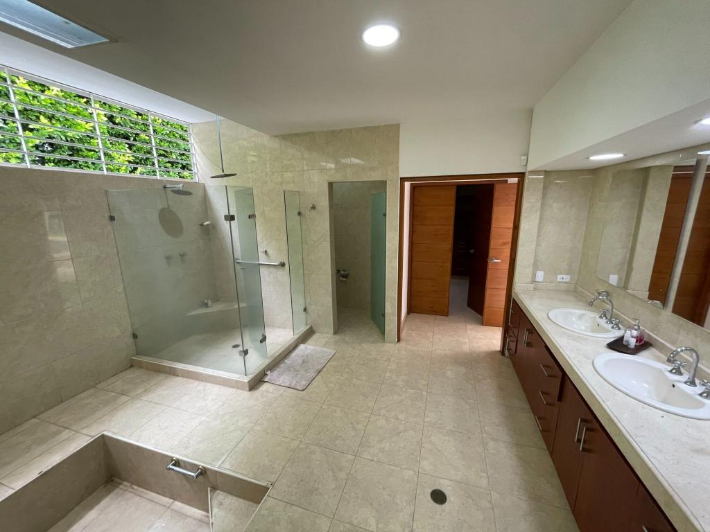 Casa Campestre En Arriendo - Pance, Cali