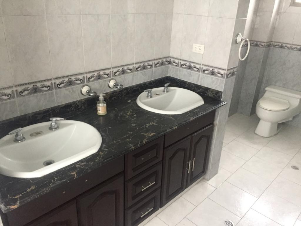 Casa En Venta - Urbanización La Flora, Cali