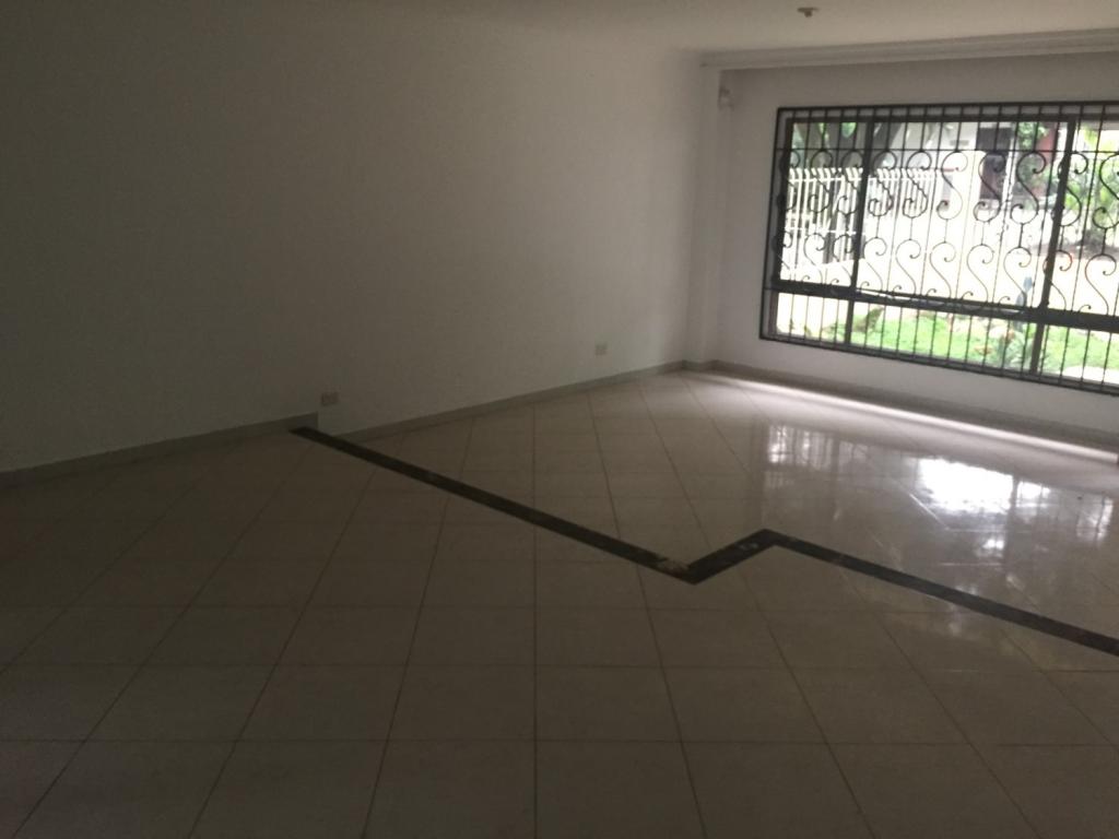 Casa En Venta - Urbanización La Flora, Cali