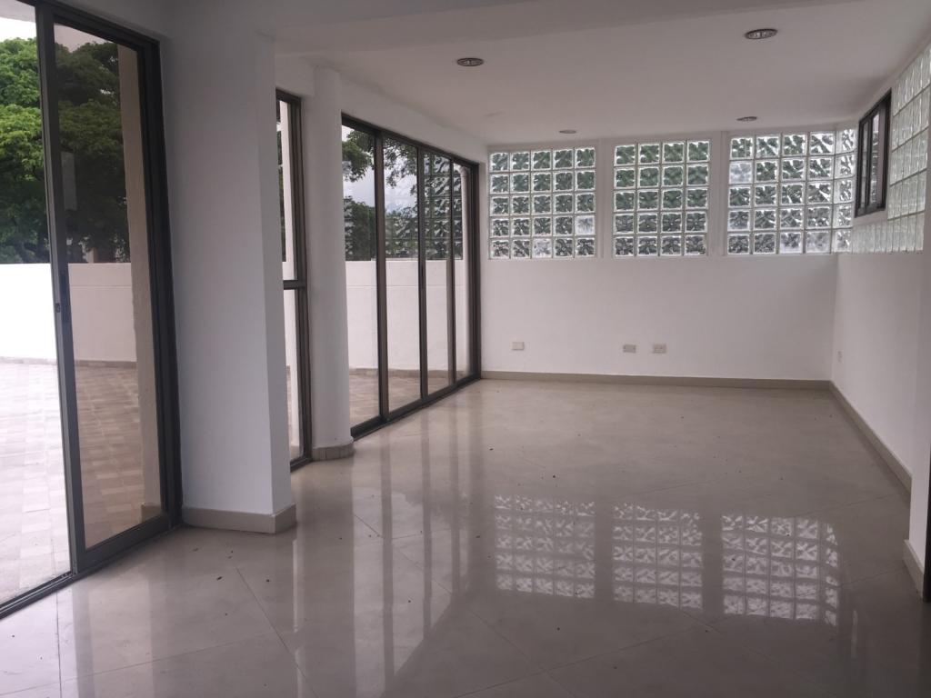 Casa En Venta - Urbanización La Flora, Cali