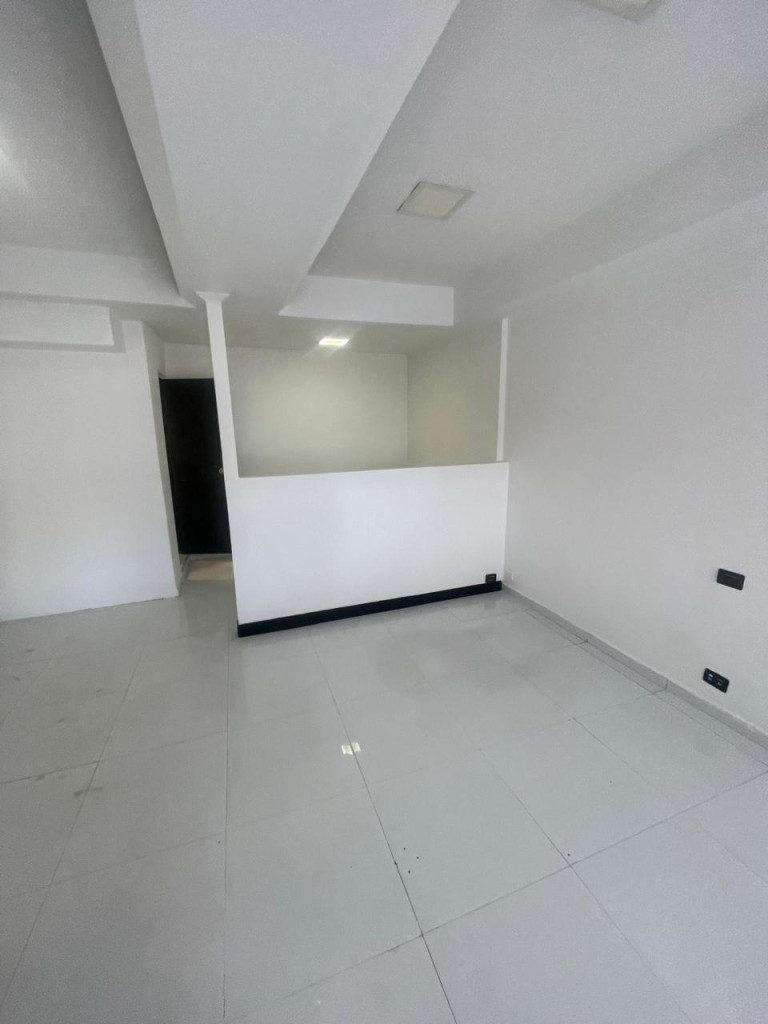 Local en venta, código 4921