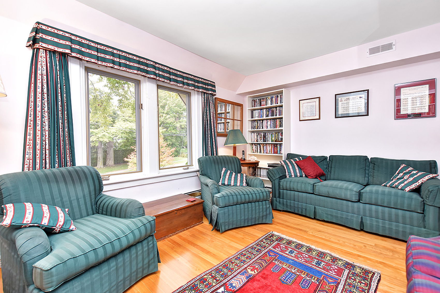 Jane Davis Mary Jane Mckendry Presents 170 Acacia