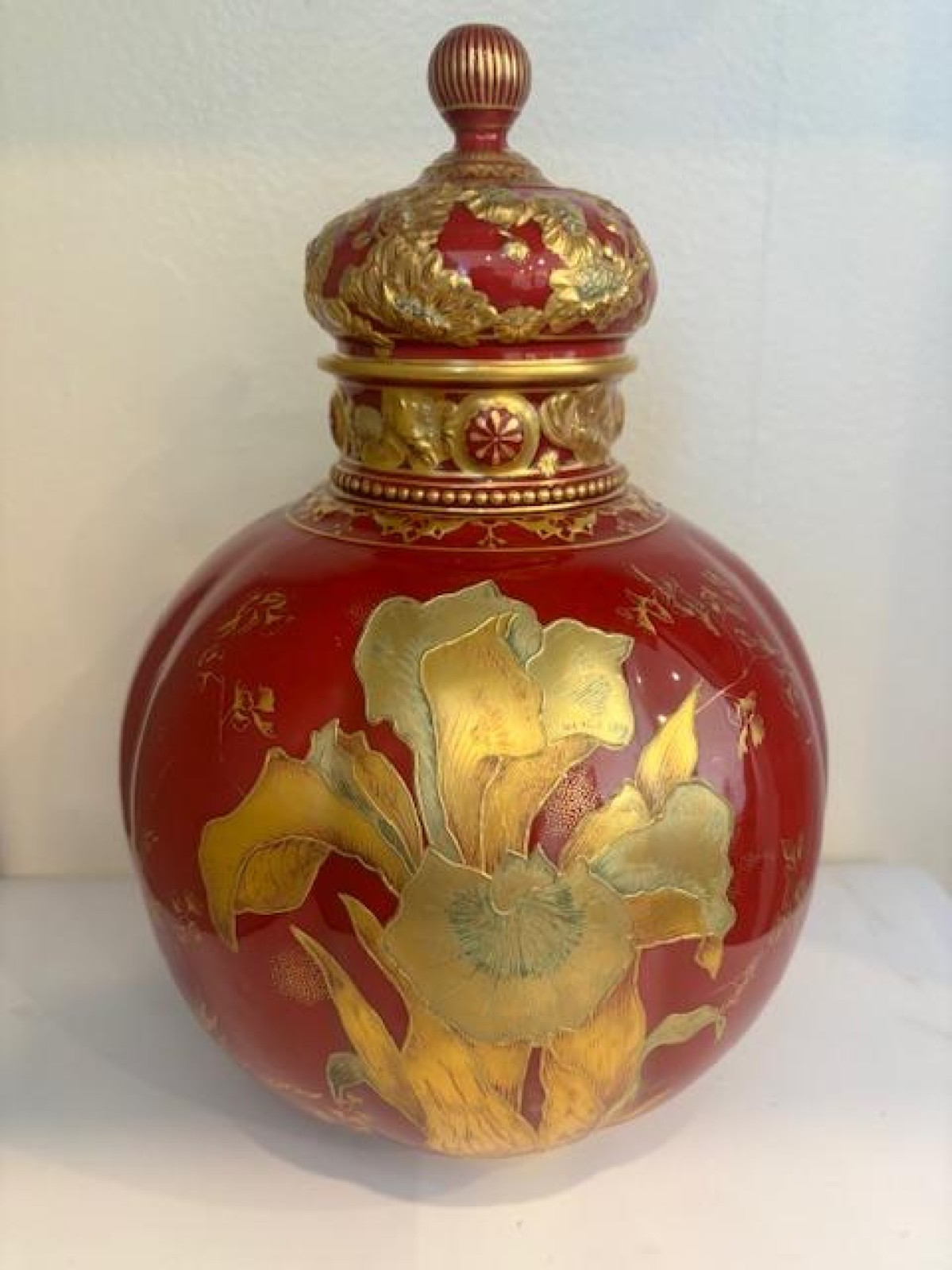 English royal crown darby red urn