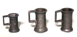 Set of 3 english renaissance style pewter tankards 4