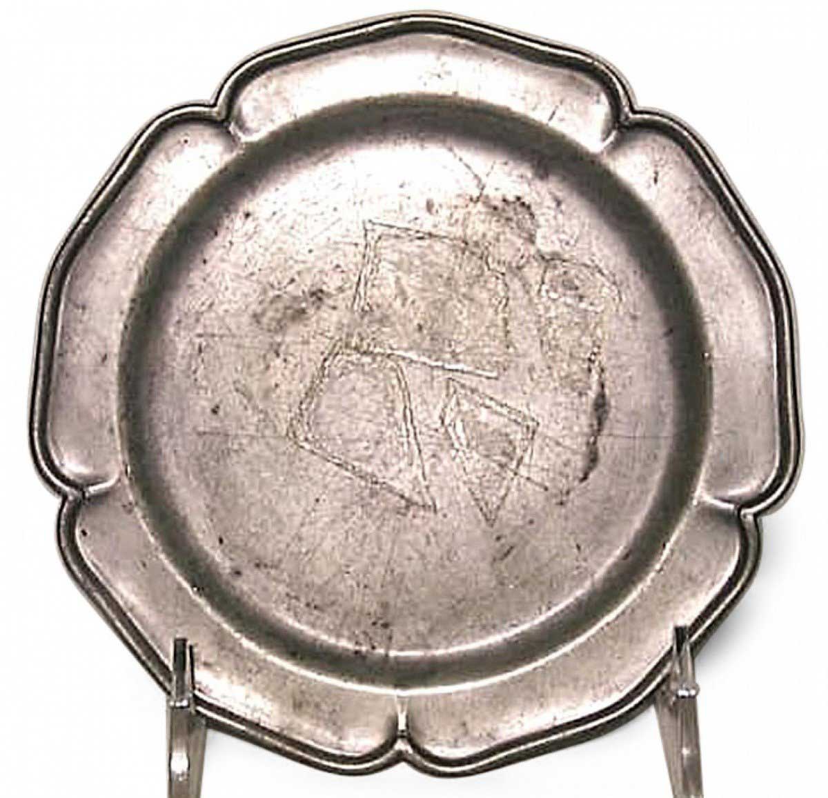 Set of 3 english renaissance style pewter plates 3