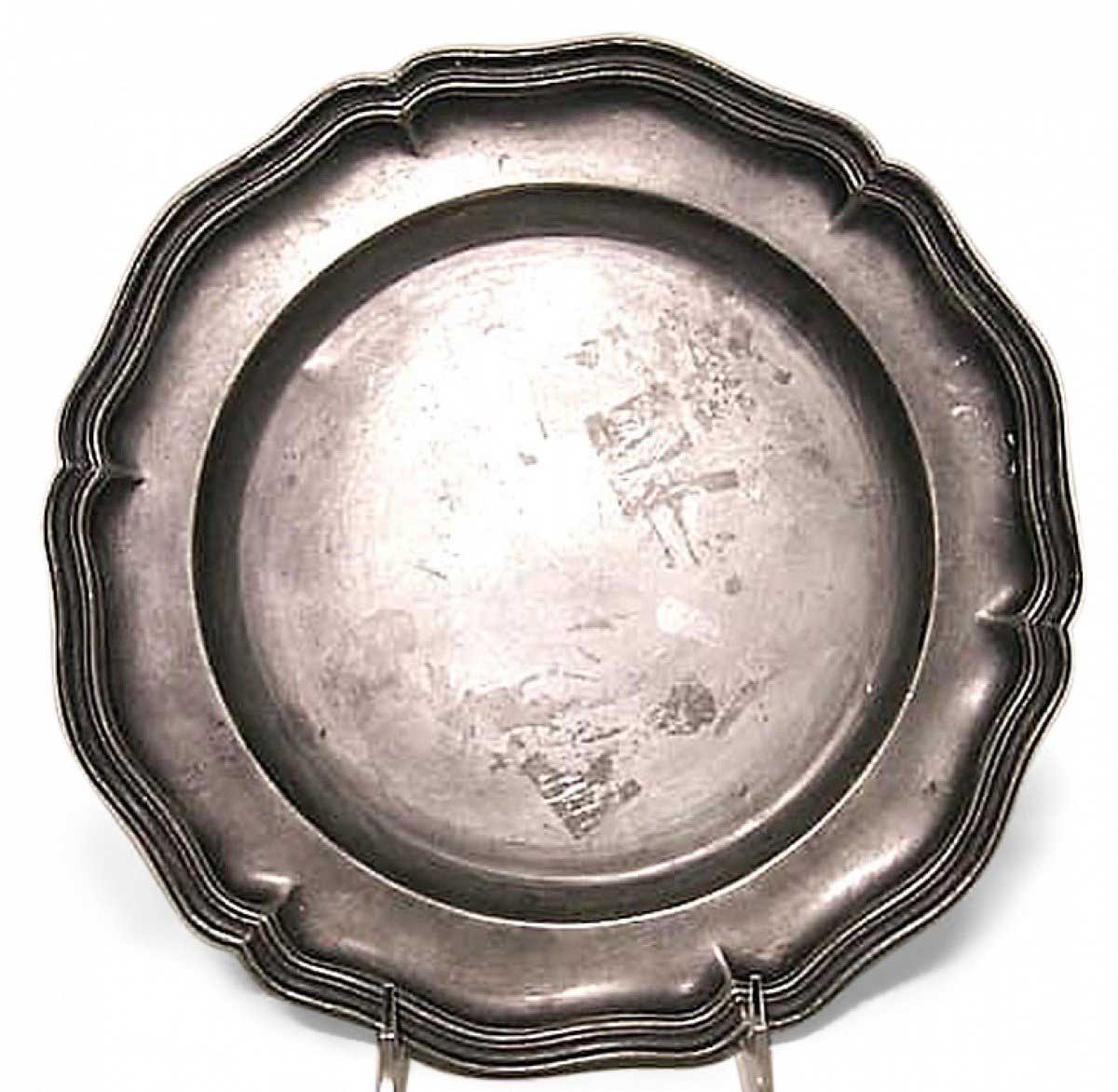 Pair of english renaissance style pewter plates