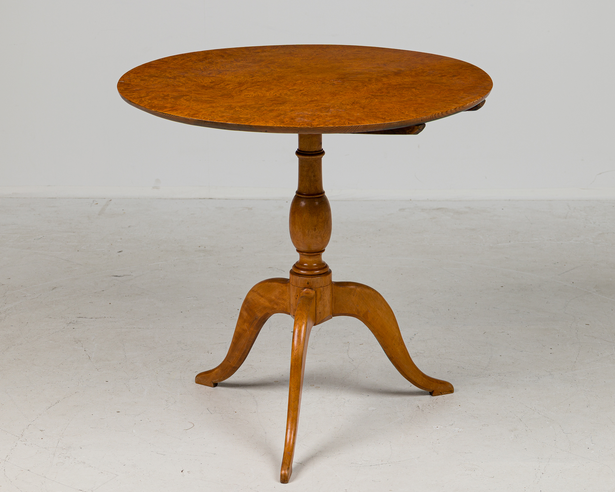 Swedish gustavian style burl birch tIlt top table 064625