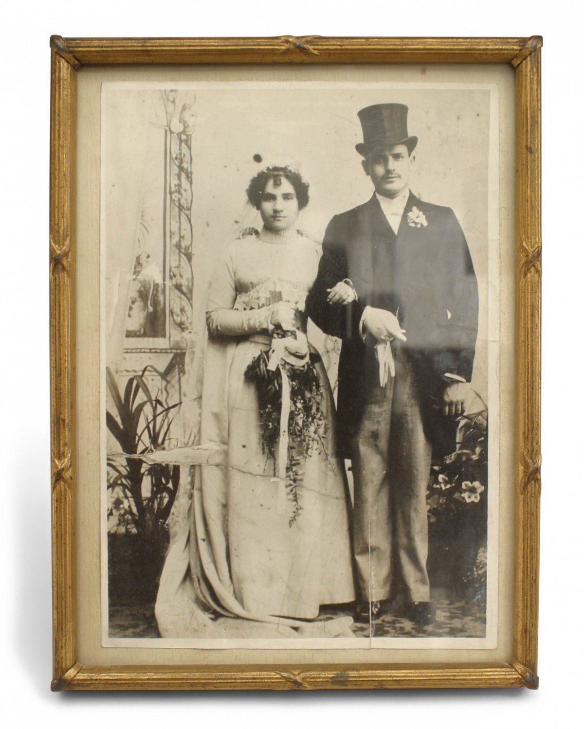 French victorian style gilt metal picture frame 1