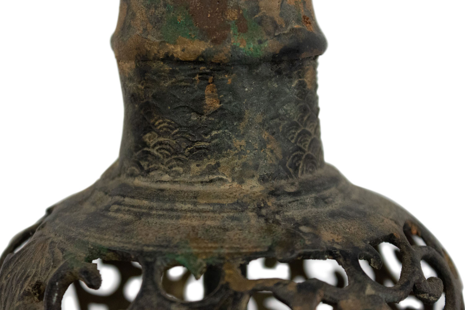 Chinese style black iron filigree table lamp