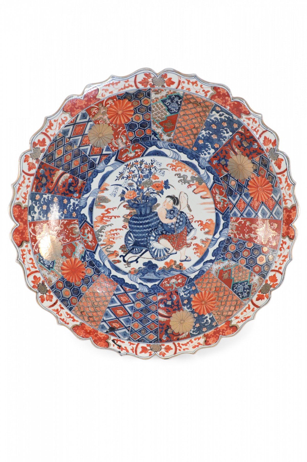Chinese Guangcai Export Porcelain Blue and Orange Pattern Scalloped Centerpiece Bowl