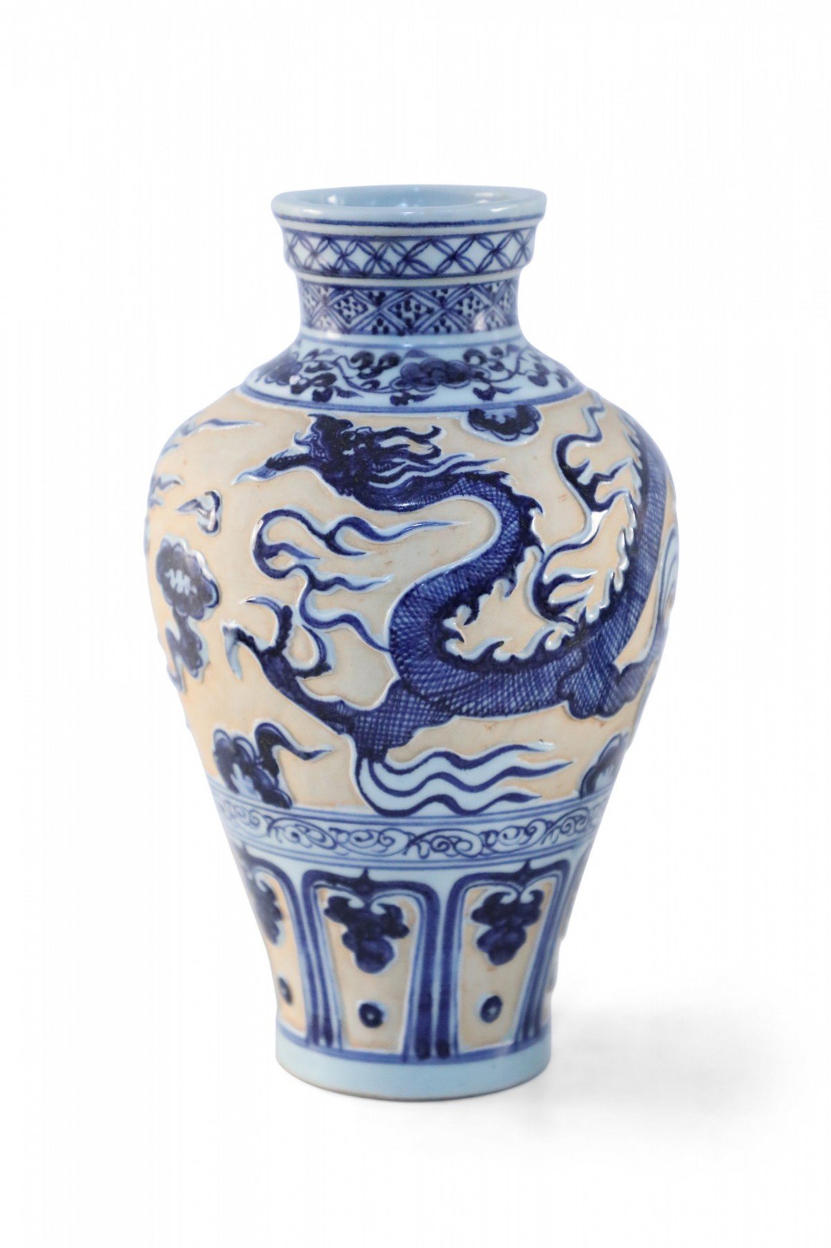 Chinese Peach White and Blue Dragon Motif Porcelain Vase