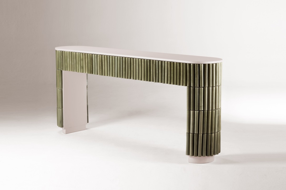 Contemporary nouvelle vague console