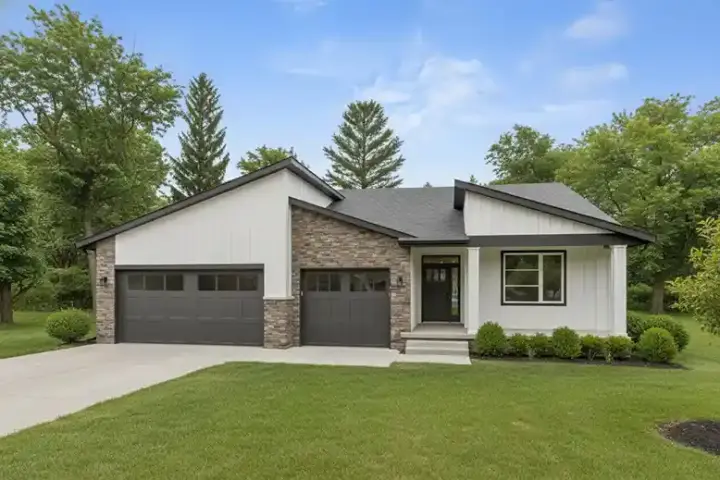 Modern house plans 10-2095 - front exterior, 1,989 sq ft, 3 bed, 2 bath house plans | Monster House Plans