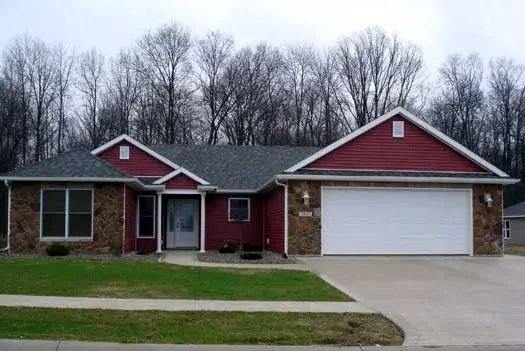 Traditional house plans 104-106 - front exterior, 1,642 sq ft, 3 bed, 2 bath house plans | Monster House Plans