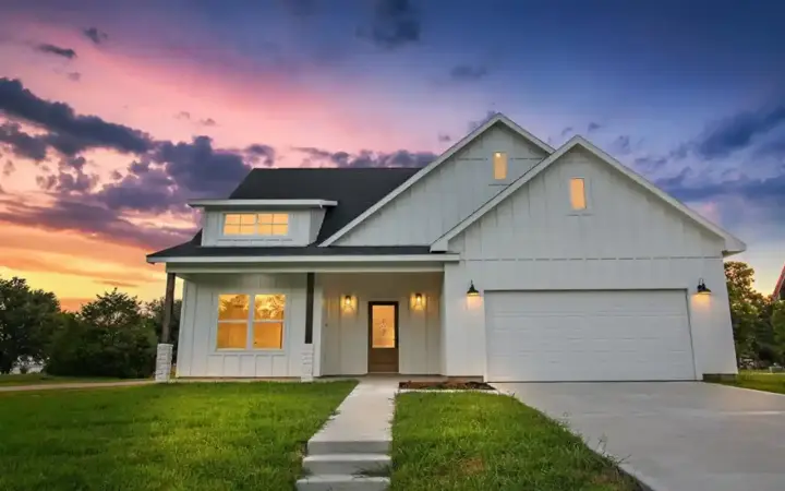 Modern Farmhouse house plans 137-113 - front exterior, 1,625 sq ft, 3 bed, 2 bath house plans | Monster House Plans