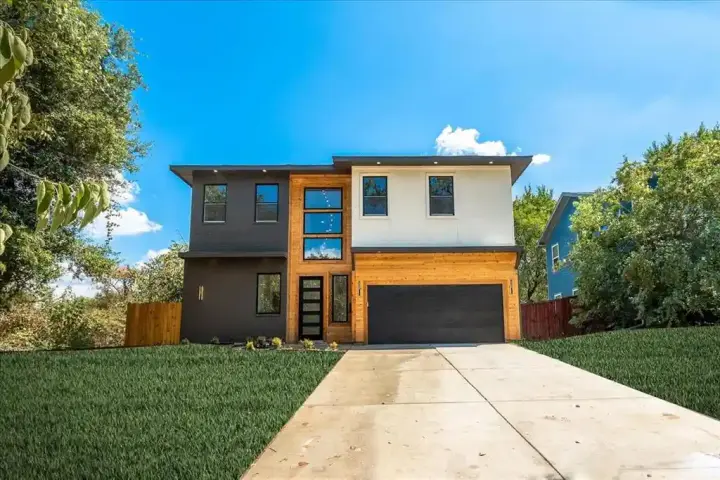 Modern house plans 137-118 - front exterior, 3,792 sq ft, 4 bed, 4 bath house plans | Monster House Plans