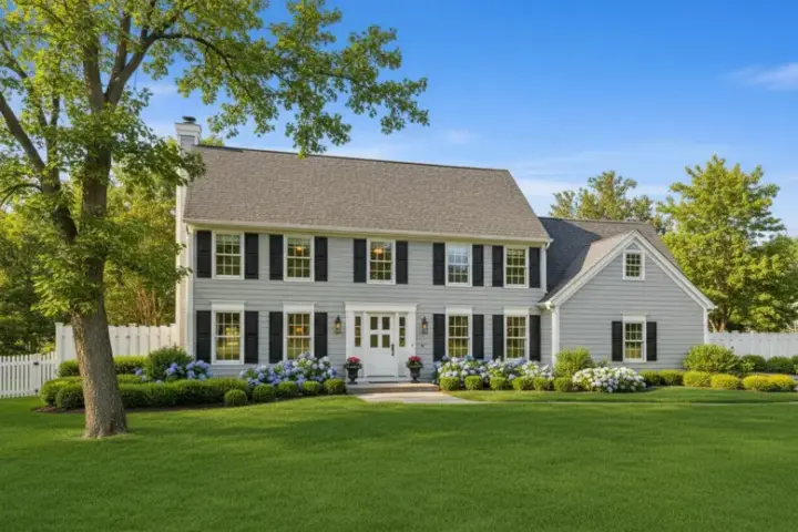 Colonial house plans 15-513 - front exterior, 2,409 sq ft, 4 bed, 2 bath house plans | Monster House Plans