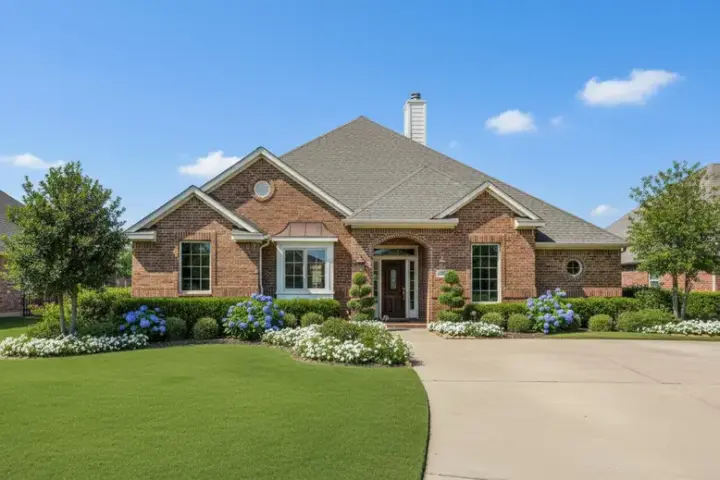 Traditional house plans 19-365 - front exterior, 2,752 sq ft, 3 bed, 2 bath house plans | Monster House Plans