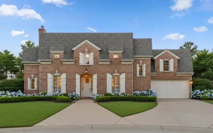 Traditional house plans 19-395 - front exterior, 2,386 sq ft, 4 bed, 3 bath house plans | Monster House Plans