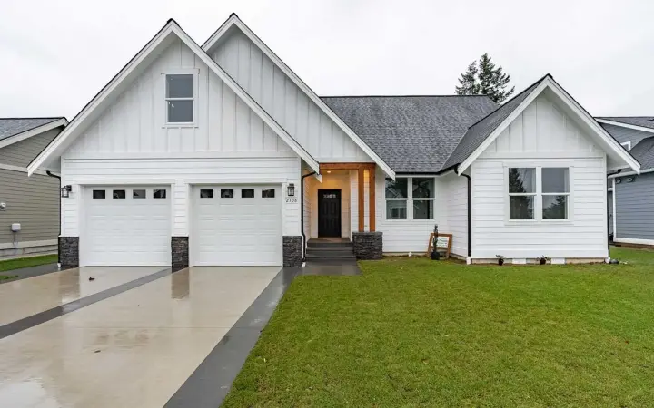 Modern Farmhouse house plans 20-141 - front exterior, 2,015 sq ft, 4 bed, 3 bath house plans | Monster House Plans