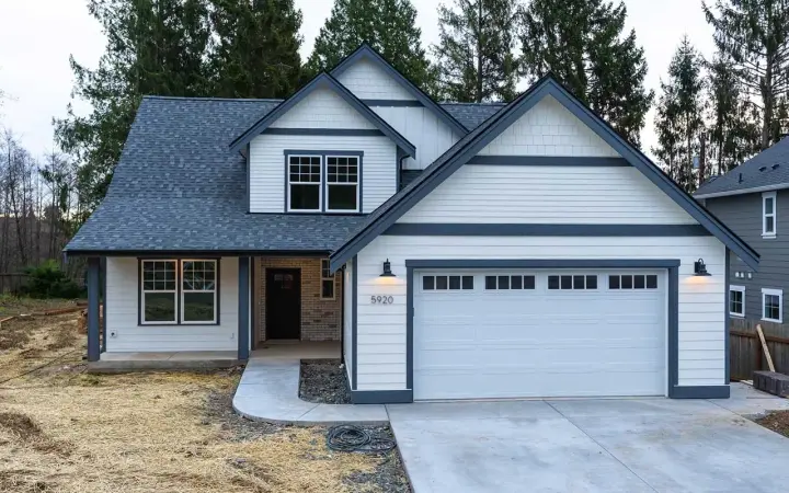 Craftsman house plans 20-173 - front exterior, 1,942 sq ft, 3 bed, 2 bath house plans | Monster House Plans