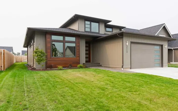 Contemporary house plans 20-174 - front exterior, 2,034 sq ft, 3 bed, 2 bath house plans | Monster House Plans