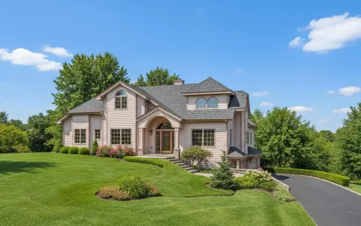 Northwest house plans 33-382 - front exterior, 2,759 sq ft, 5 bed, 3 bath house plans | Monster House Plans