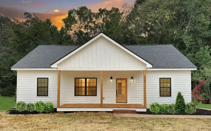 Southern house plans 49-237 - front exterior, 1,334 sq ft, 3 bed, 2 bath house plans | Monster House Plans