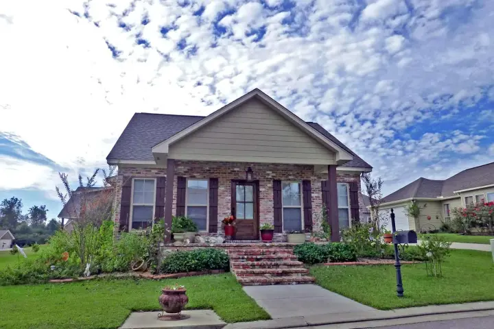 Southern house plans 50-292 - front exterior, 1,475 sq ft, 3 bed, 2 bath house plans | Monster House Plans