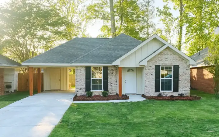 Southern house plans 56-280 - front exterior, 1,252 sq ft, 3 bed, 2 bath house plans | Monster House Plans