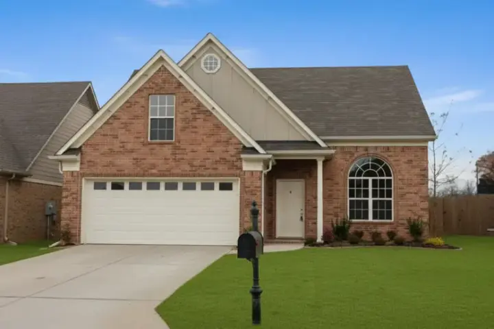 Traditional house plans 6-166 - front exterior, 1,752 sq ft, 3 bed, 2 bath house plans | Monster House Plans
