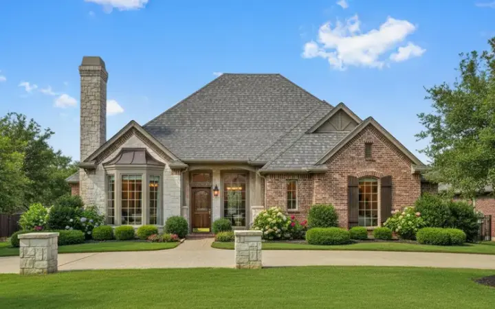 Traditional house plans 8-197 - front exterior, 1,924 sq ft, 3 bed, 2 bath house plans | Monster House Plans