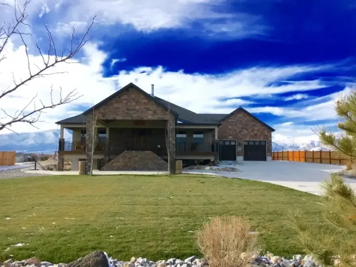 Mountain Rustic house plans 99-260 - front exterior, 2,477 sq ft, 5 bed, 4 bath house plans | Monster House Plans