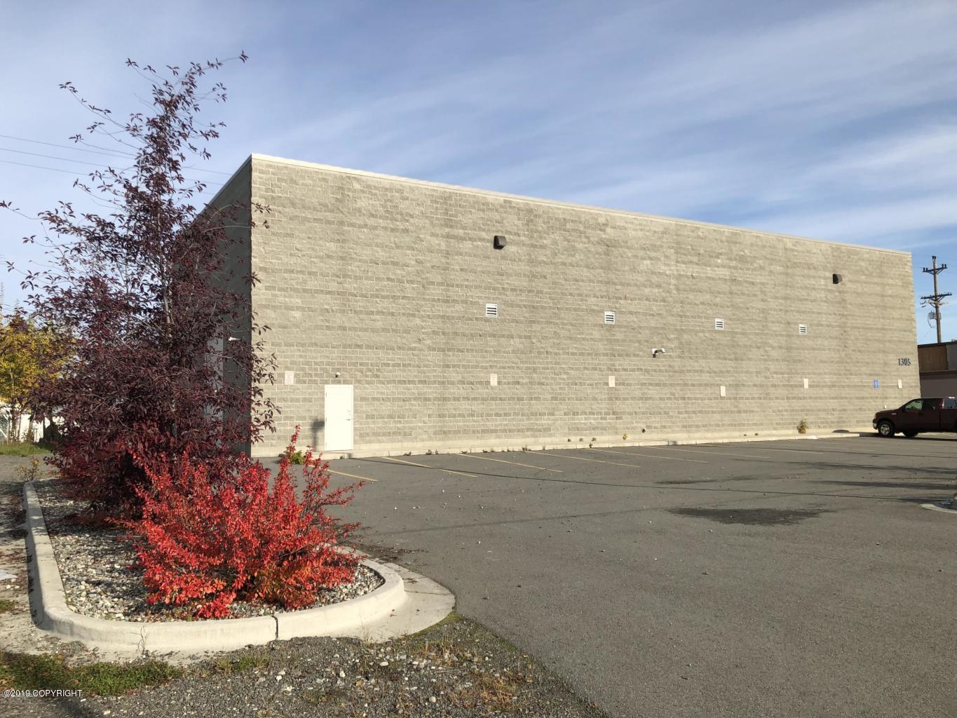 1305 W 32nd Avenue, Anchorage, AK 99503
