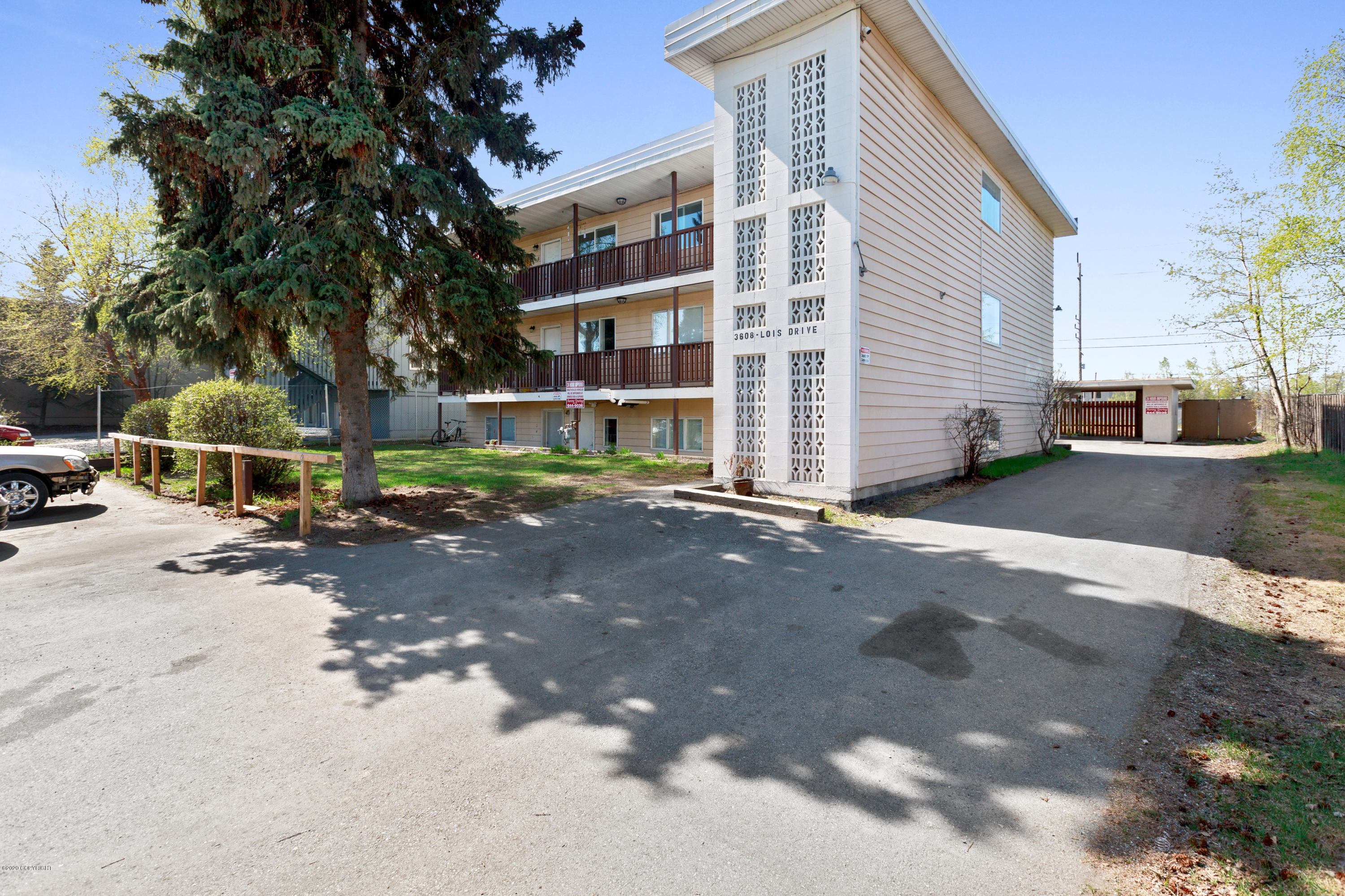 3608 Lois Drive, Anchorage, AK 99517
